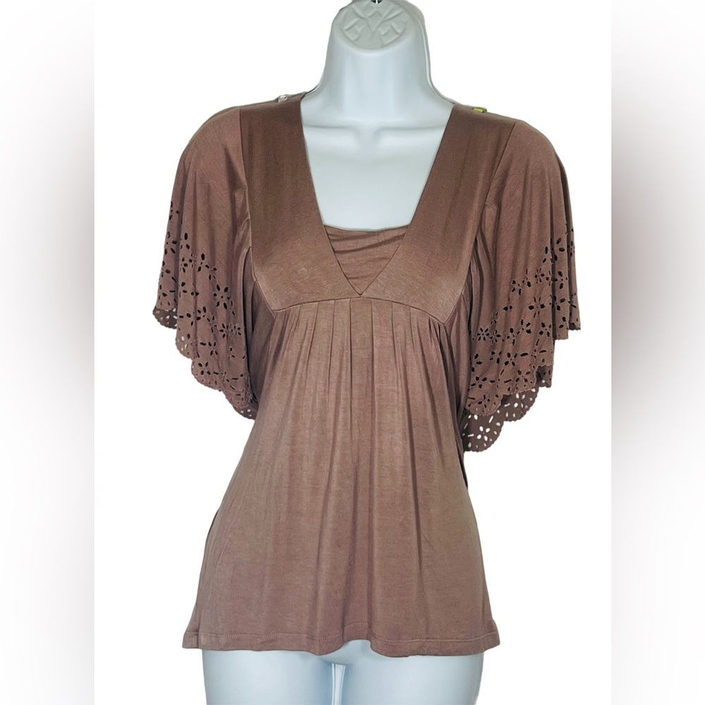 VENUS Women Top/Blouse Medium Brown feature Eyelet Sleeves
New no tag